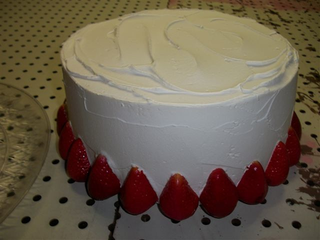 Heavenly Whipped Cake w Strawberry border