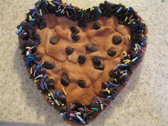 Heart Cookie Cake w Sprinkled Border