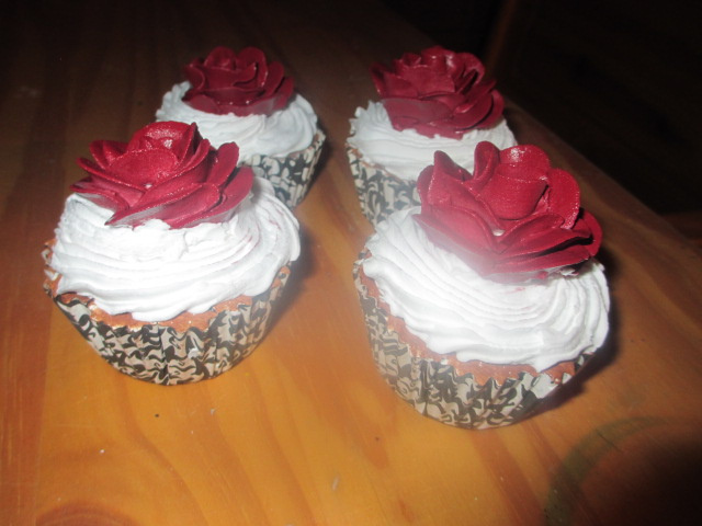 Red Rose Topped Cupcakes