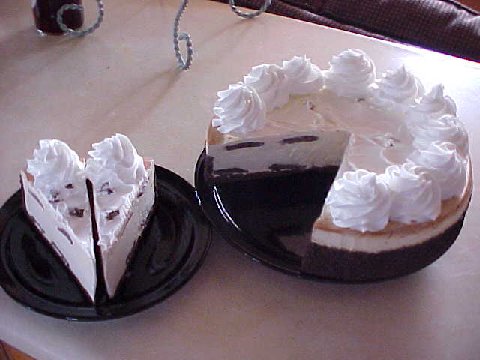 Cookies and Cream Cheesecake with Slice Out
