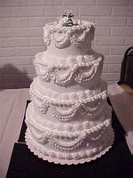 Pearls and White Roses Cake