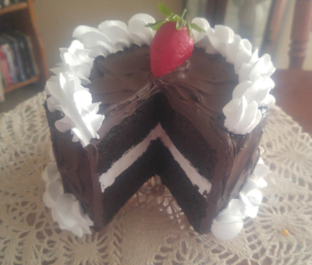 6 inch Luscious Chocolate with Vanilla Cake with Slice out