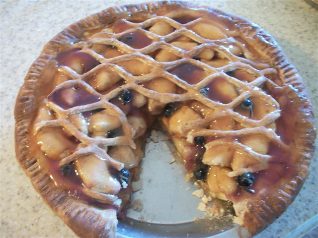 PEACH AND BLUEBERRY PIE 