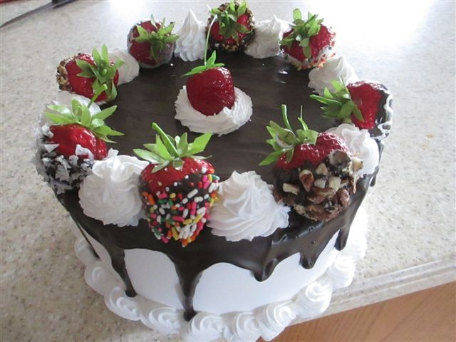 Assorted Designed Strawberry Topped Cake