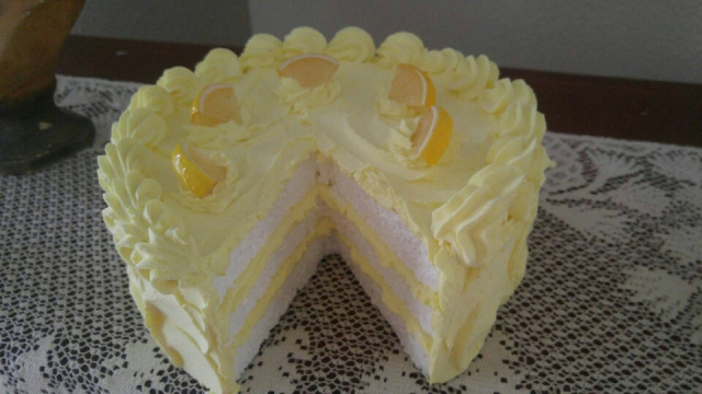 Lemon Cake with Slice out